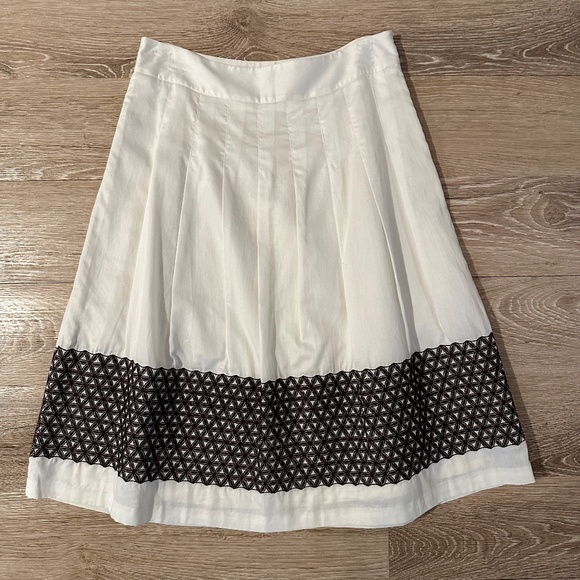 ANN TAYLOR LOFT Skirt Midi A-Line Pleated Embroidered Brown Ivory Size 6 - Picture 2 of 6